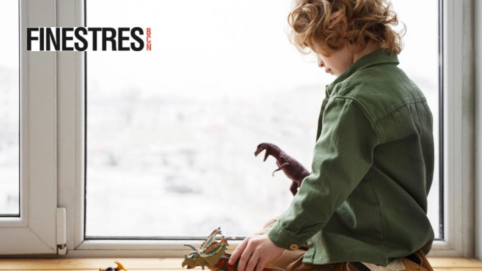 Ventanas seguras para niños: cierres, herrajes y sistemas antiapertura recomendados